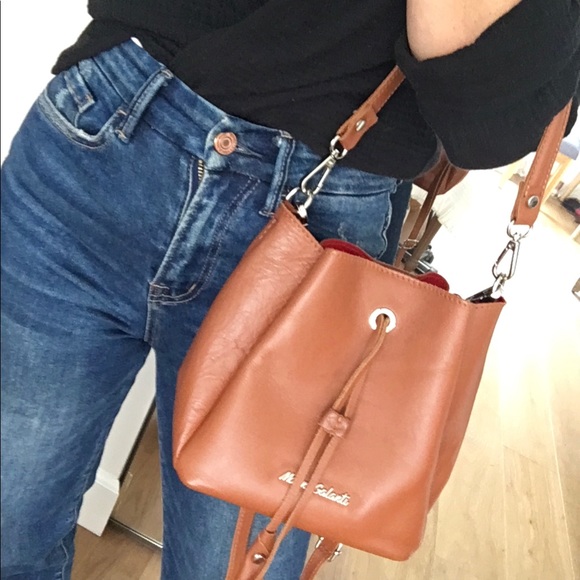 Crossbody bags, leather, sm/medium size priced individually questions?Please ask - Picture 8 of 12